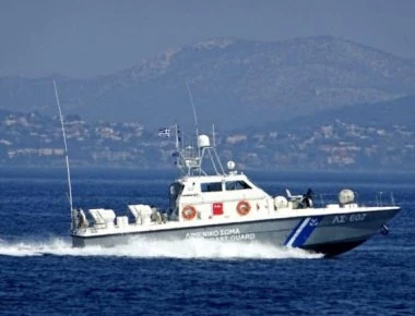 Η συγκλονιστική μαρτυρία του ανθρώπου που σώθηκε στις Οινούσσες: «14 ώρες πάλευα μέσα στη θάλασσα» (βίντεο)